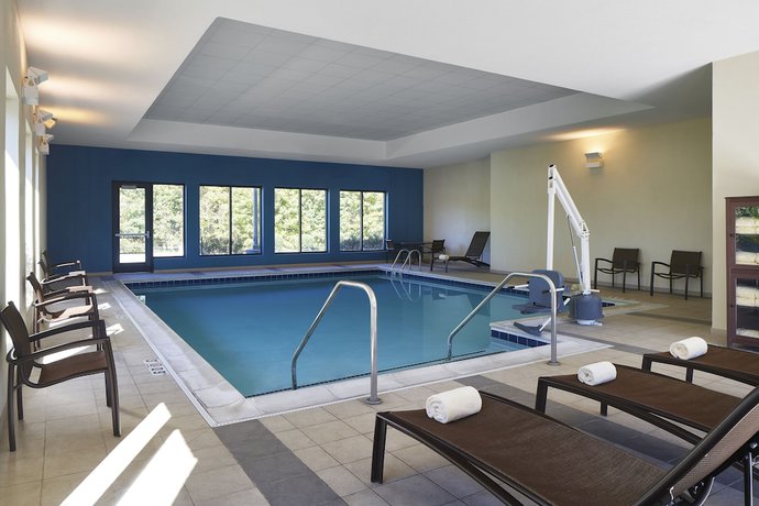 Imagen de la piscina del Hotel Hyatt Place Richmond Airport. Foto 20