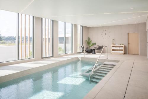 Imagen de la piscina del Hotel Hyatt Place Rouen. Foto 20