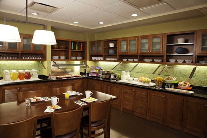 Imagen del bar/restaurante del Hotel Hyatt Place San Antonio Airport - Quarry Market. Foto 6