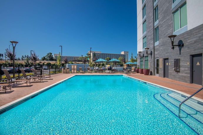 Imagen de la piscina del Hotel Hyatt Place San Jose Airport. Foto 20
