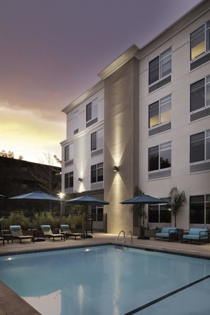 Imagen de la piscina del Hotel Hyatt Place Santa Cruz. Foto 18