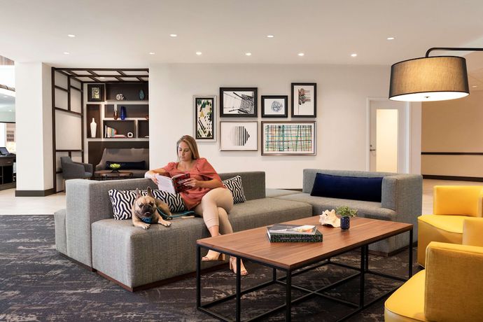 Imagen de los interiores del Hotel Hyatt Place Virginia Beach Town Center. Foto 18