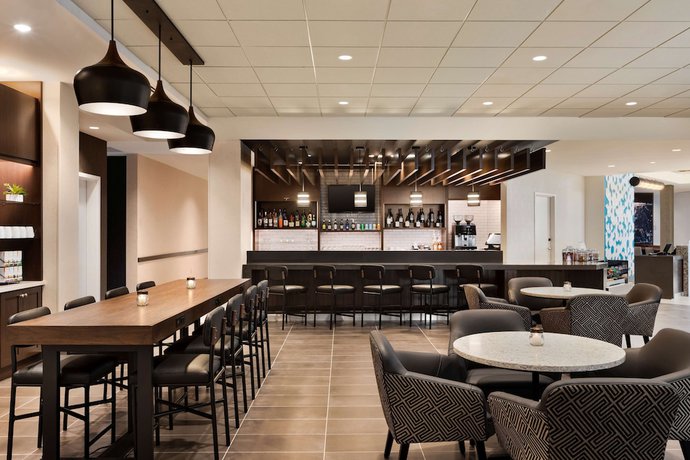 Imagen de los interiores del Hotel Hyatt Place Virginia Beach Town Center. Foto 16