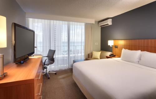 Imagen de la habitación del Hotel Hyatt Place Waikiki Beach. Foto 7