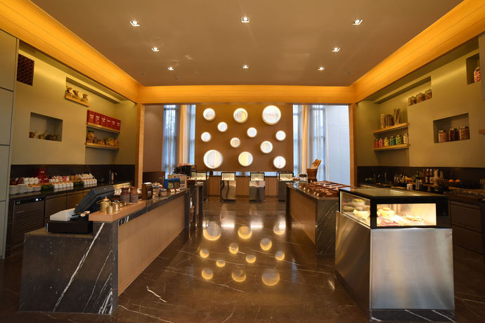 Imagen del bar/restaurante del Hotel Hyatt Regency Ahmedabad. Foto 3