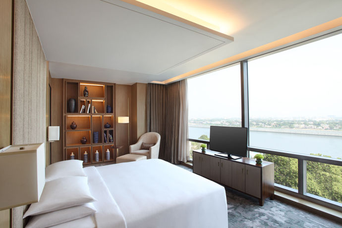 Imagen de la habitación del Hotel Hyatt Regency Ahmedabad. Foto 11