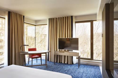 Imagen de la habitación del Hotel Hyatt Regency Amsterdam. Foto 16