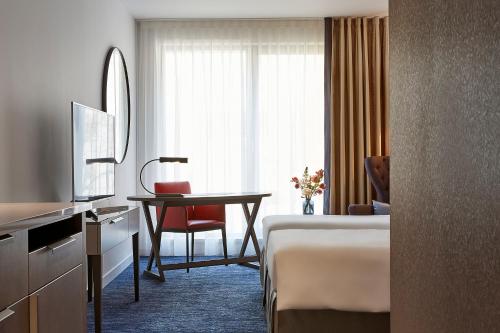 Imagen de la habitación del Hotel Hyatt Regency Amsterdam. Foto 11
