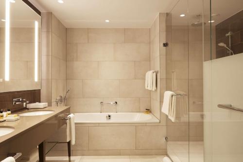 Imagen de la habitación del Hotel Hyatt Regency Amsterdam. Foto 14