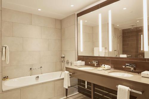 Imagen de la habitación del Hotel Hyatt Regency Amsterdam. Foto 16