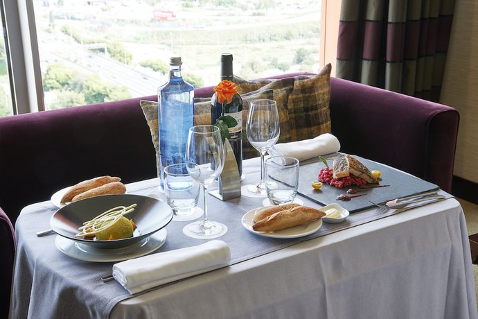 Imagen de la habitación del Hotel Hyatt Regency Barcelona Tower. Foto 5