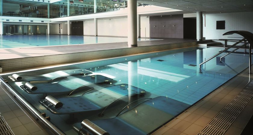 Imagen de la piscina del Hotel Hyatt Regency Barcelona Tower. Foto 16