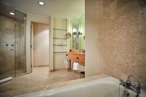 Imagen de la habitación del Hotel Hyatt Regency Belgrade. Foto 20