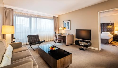 Imagen de la habitación del Hotel Hyatt Regency Cologne. Foto 15