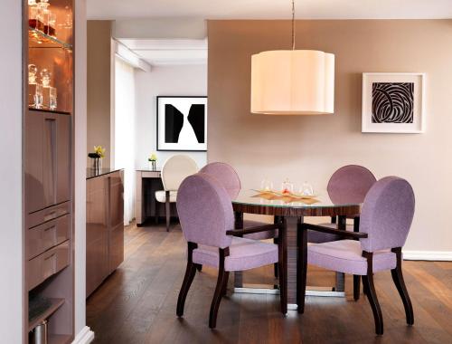 Imagen de la habitación del Hotel Hyatt Regency Cologne. Foto 20