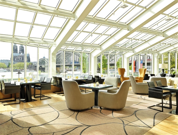 Imagen del bar/restaurante del Hotel Hyatt Regency Cologne. Foto 4