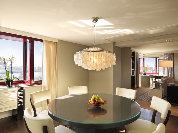 Imagen de la habitación del Hotel Hyatt Regency Cologne. Foto 12