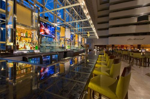Imagen del bar/restaurante del Hotel Hyatt Regency Dallas. Foto 3