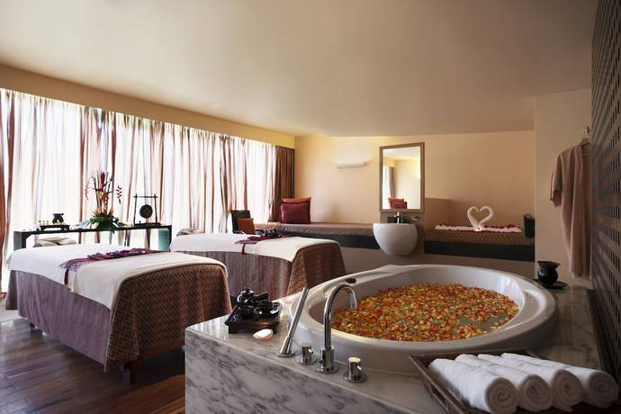 Imagen de la piscina del Hotel Hyatt Regency Dar Es Salaam, The Kilimanjaro. Foto 20