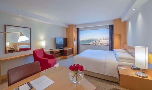 Imagen de la habitación del Hotel Hyatt Regency Dubai. Foto 8