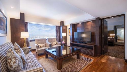 Imagen de la habitación del Hotel Hyatt Regency Dubai. Foto 16