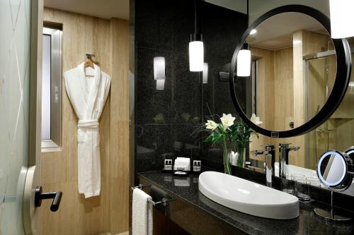 Imagen de la habitación del Hotel Hyatt Regency Hesperia Madrid. Foto 4