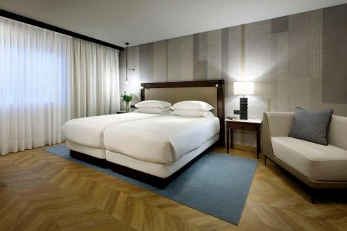 Imagen de la habitación del Hotel Hyatt Regency Hesperia Madrid. Foto 19