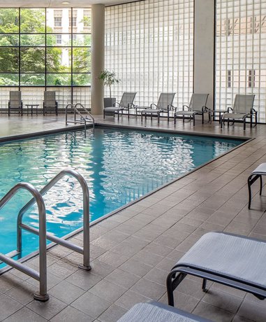 Imagen de la piscina del Hotel Hyatt Regency Indianapolis. Foto 19