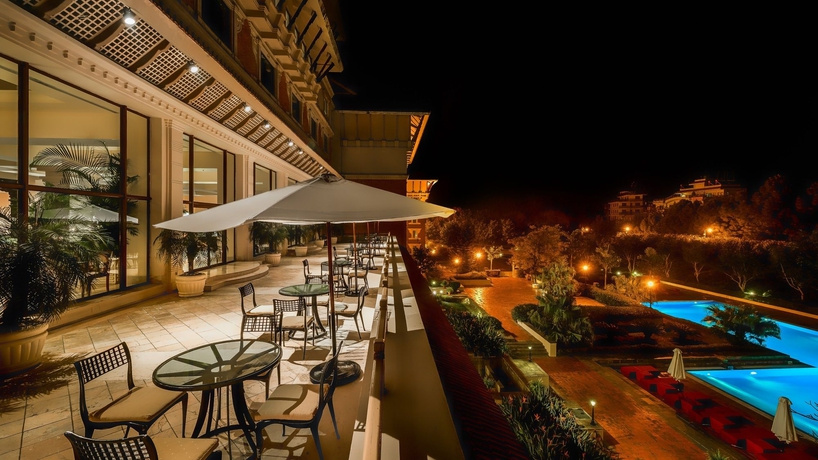 Imagen de los exteriores del Hotel Hyatt Regency Kathmandu. Foto 8