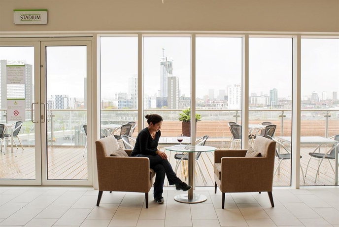 Imagen del bar/restaurante del Hotel Hyatt Regency London Stratford. Foto 3