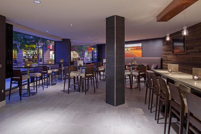 Imagen del bar/restaurante del Hotel Hyatt Regency Louisville. Foto 2