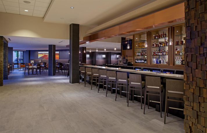Imagen del bar/restaurante del Hotel Hyatt Regency Louisville. Foto 3