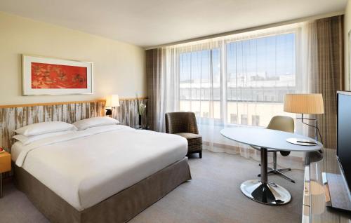 Imagen de la habitación del Hotel Hyatt Regency Mainz. Foto 9