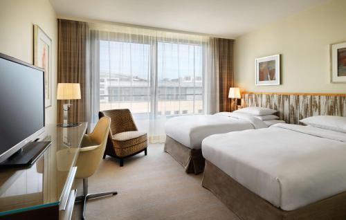 Imagen de la habitación del Hotel Hyatt Regency Mainz. Foto 10