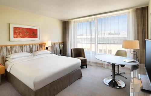 Imagen de la habitación del Hotel Hyatt Regency Mainz. Foto 15