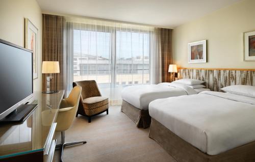 Imagen de la habitación del Hotel Hyatt Regency Mainz. Foto 16