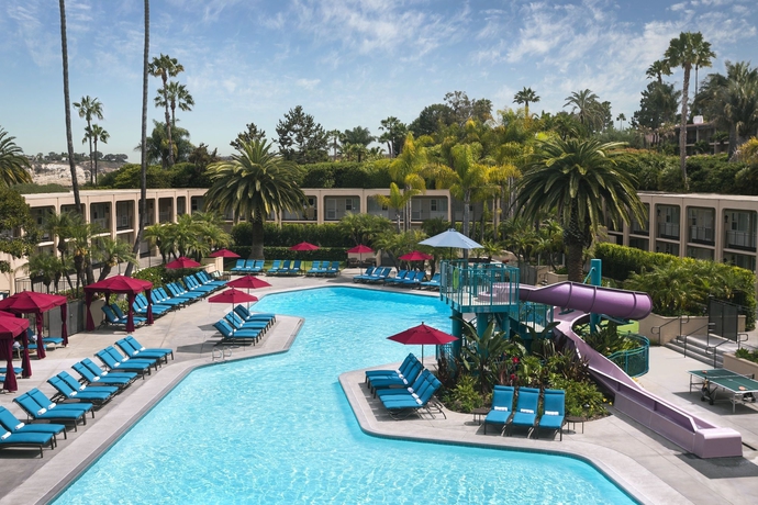 Imagen de la piscina del Hotel Hyatt Regency Newport Beach. Foto 16