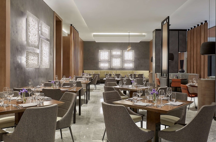 Imagen del bar/restaurante del Hotel Hyatt Regency Newport Beach West. Foto 2