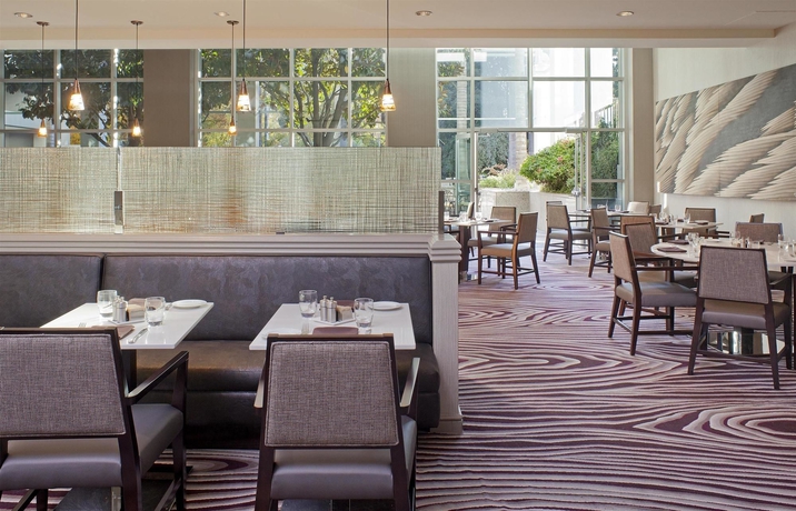 Imagen del bar/restaurante del Hotel Hyatt Regency Sacramento. Foto 3