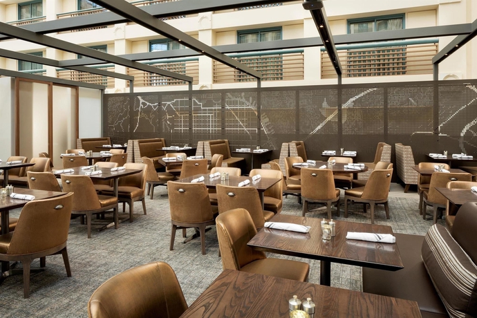 Imagen del bar/restaurante del Hotel Hyatt Regency San Francisco Airport. Foto 2