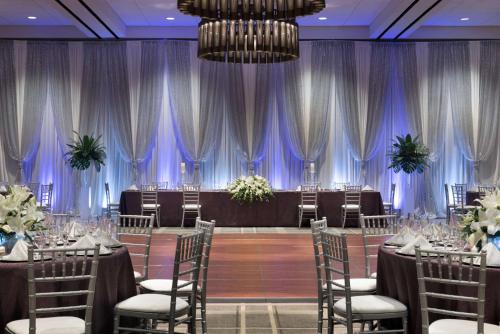 Imagen del bar/restaurante del Hotel Hyatt Regency Schaumburg Chicago. Foto 11