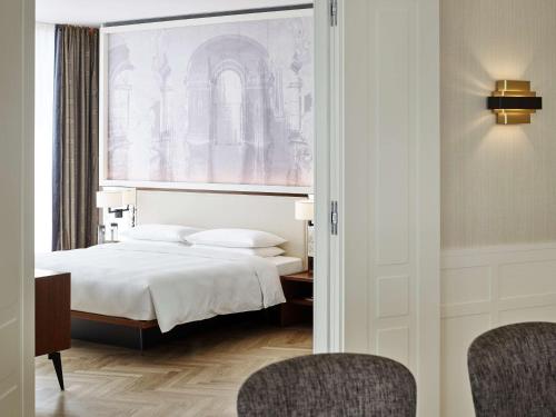 Imagen de la habitación del Hotel Hyatt Regency Vienna. Foto 14