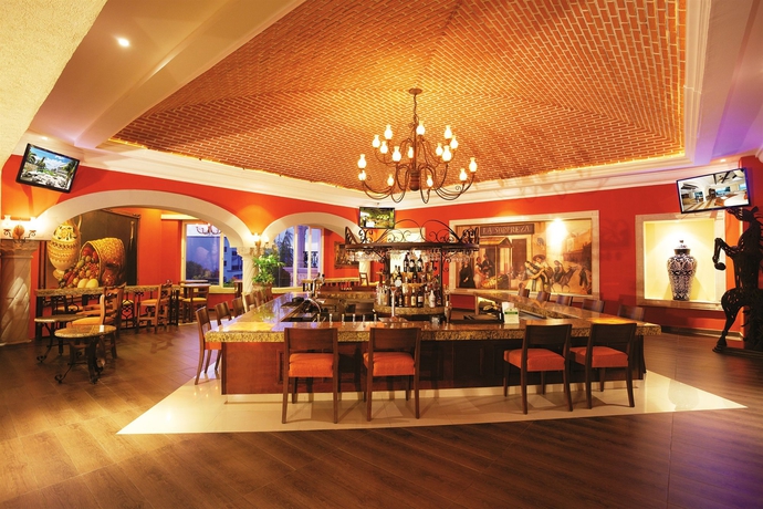 Imagen del bar/restaurante del Hotel Hyatt Vivid Playa Del Carmen All-Inclusive Adult Only Resort. Foto 4
