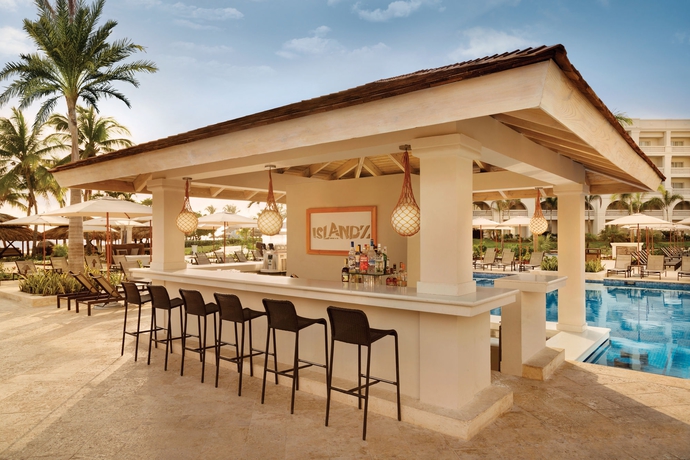 Imagen de la piscina del Hotel Hyatt Zilara Rose Hall - All Inclusive. Foto 14