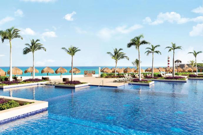 Imagen de la piscina del Hotel Hyatt Ziva Cancun All Inclusive. Foto 12