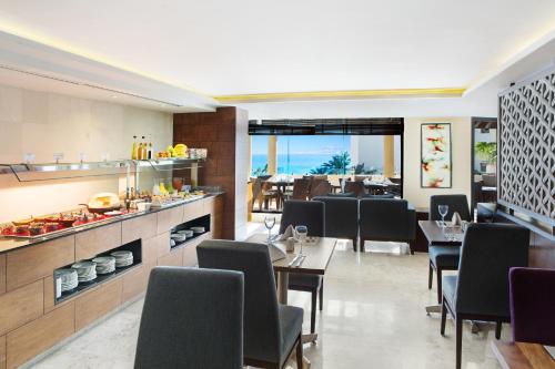 Imagen del bar/restaurante del Hotel Hyatt Ziva Los Cabos- All Inclusive. Foto 2