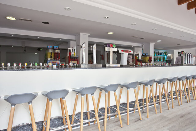 Imagen del bar/restaurante del Hotel Hyb Eurocalas. Foto 2