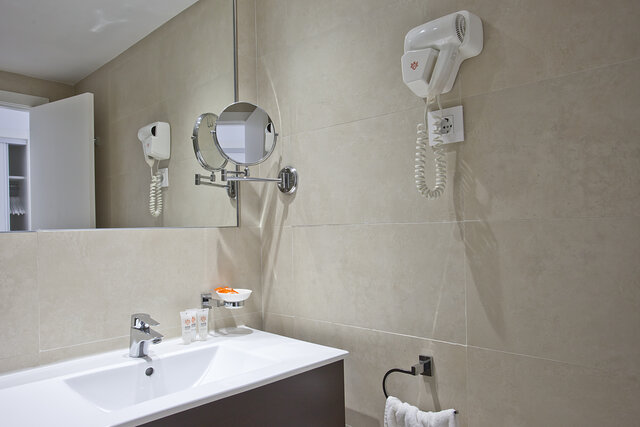 Imagen de la habitación del Hotel Hyb Eurocalas. Foto 5