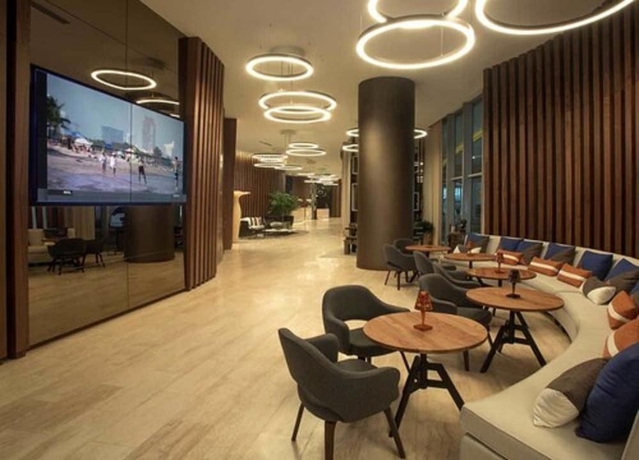 Imagen de los interiores del Hotel Hyde Beach Condos by Ammos VR. Foto 19
