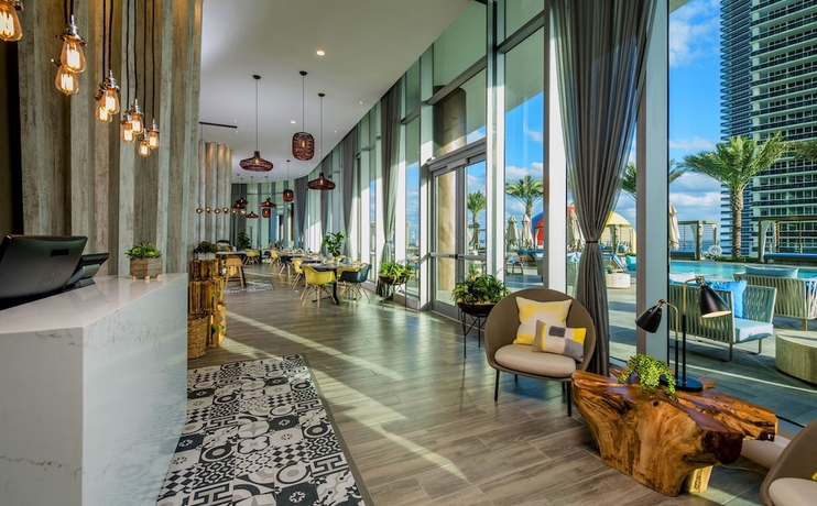 Imagen de los interiores del Hotel Hyde Beach Resort Rentals. Foto 19